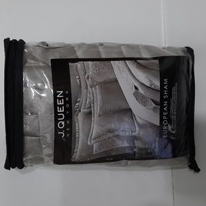 NWT  J. QUEEN NEW YORK GRAY EUROPEAN SHAM SZ 25in. X 25in.